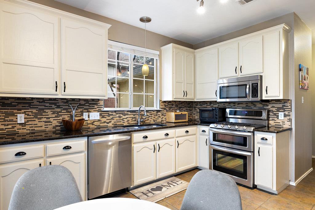 1711 Coral Dr, Cedar Park, TX 78613