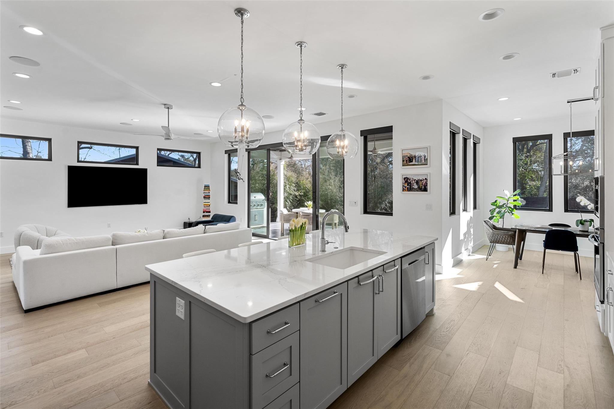 1101 Emerald Forest Cv, Austin, TX 78745