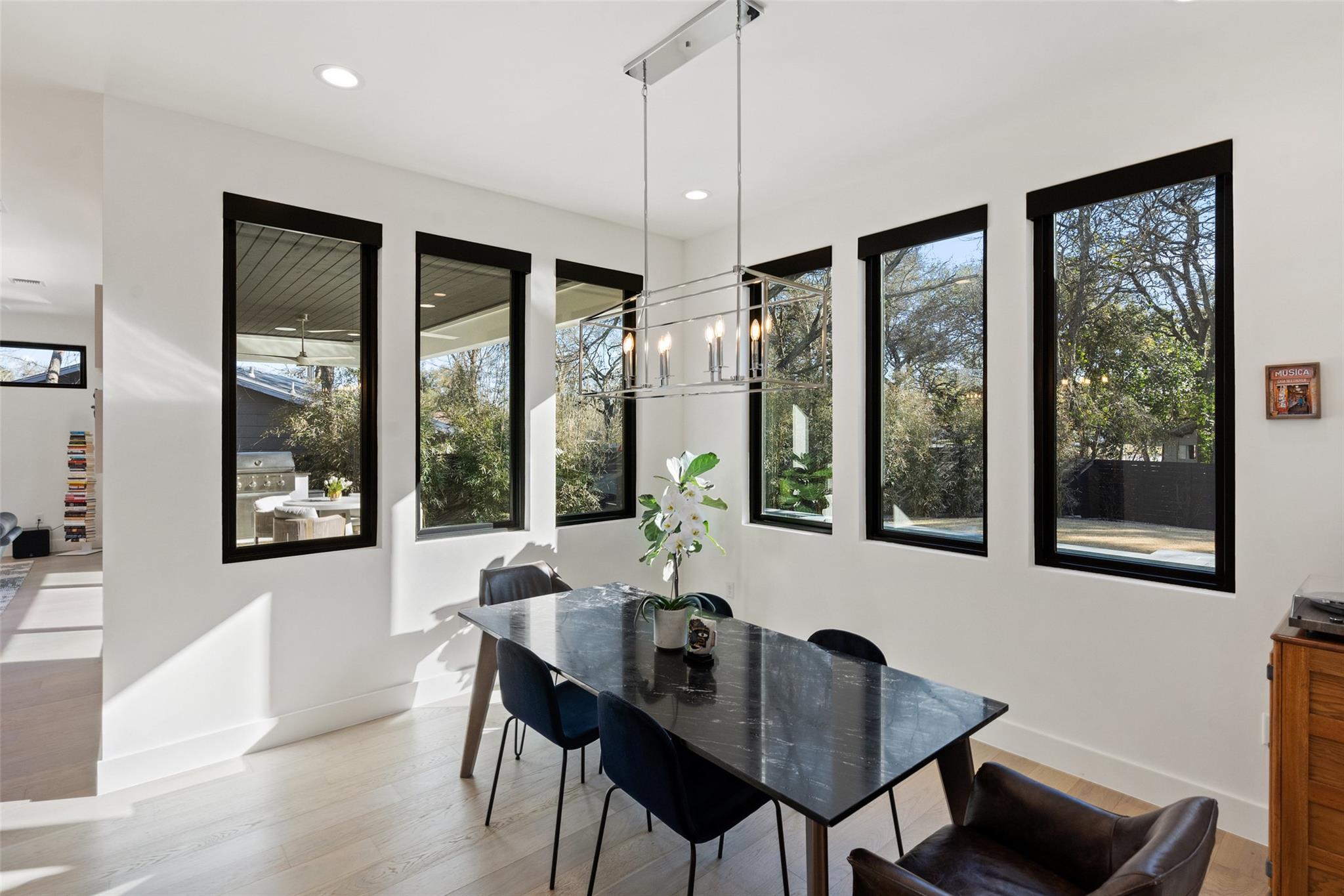 1101 Emerald Forest Cv, Austin, TX 78745