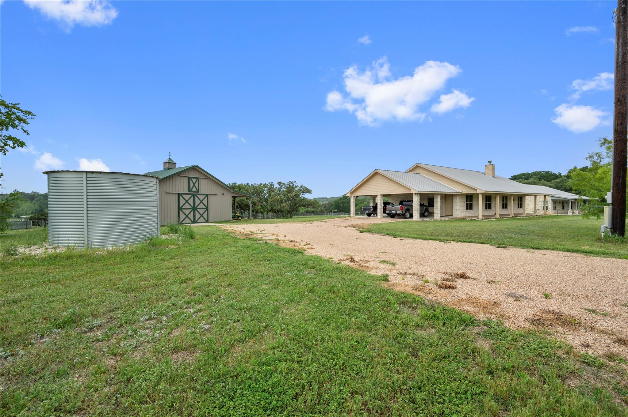 551 Gatlin Creek Rd, Dripping Springs, TX 78620
