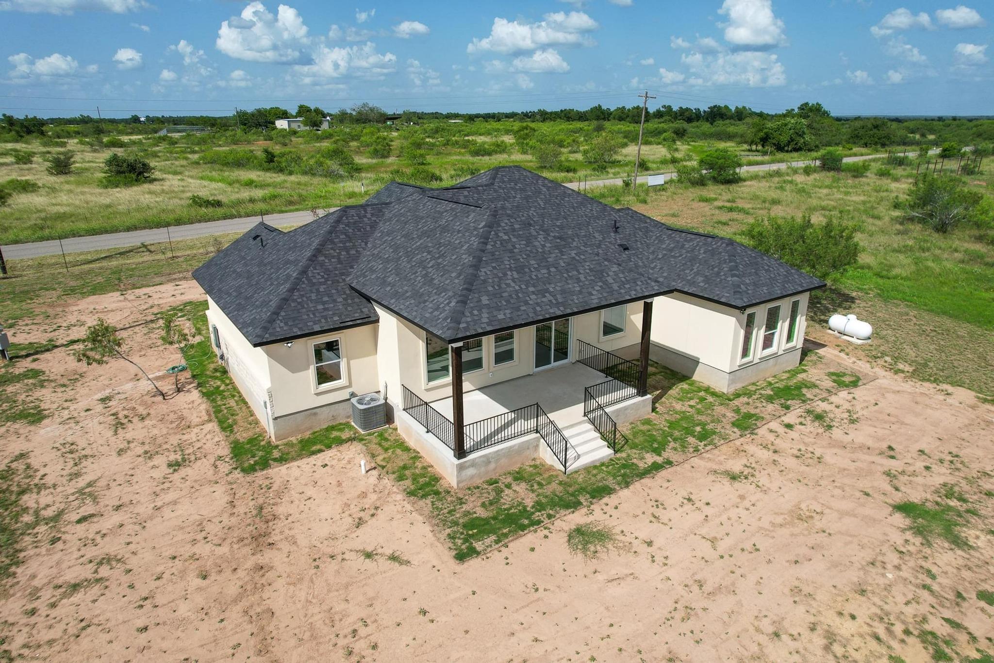 1136 Country Road 484 Rd, Elgin, TX 78621