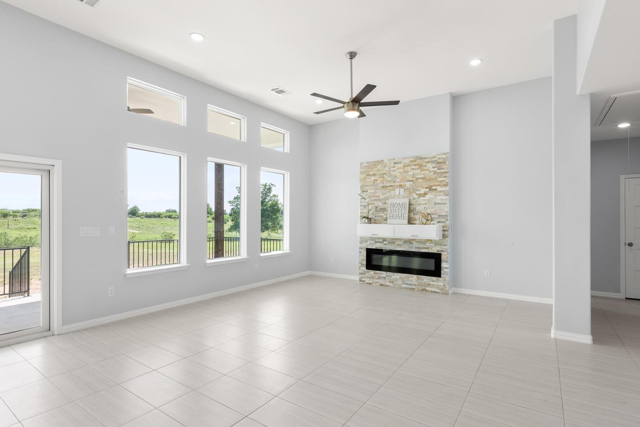 1136 Country Road 484 Rd, Elgin, TX 78621