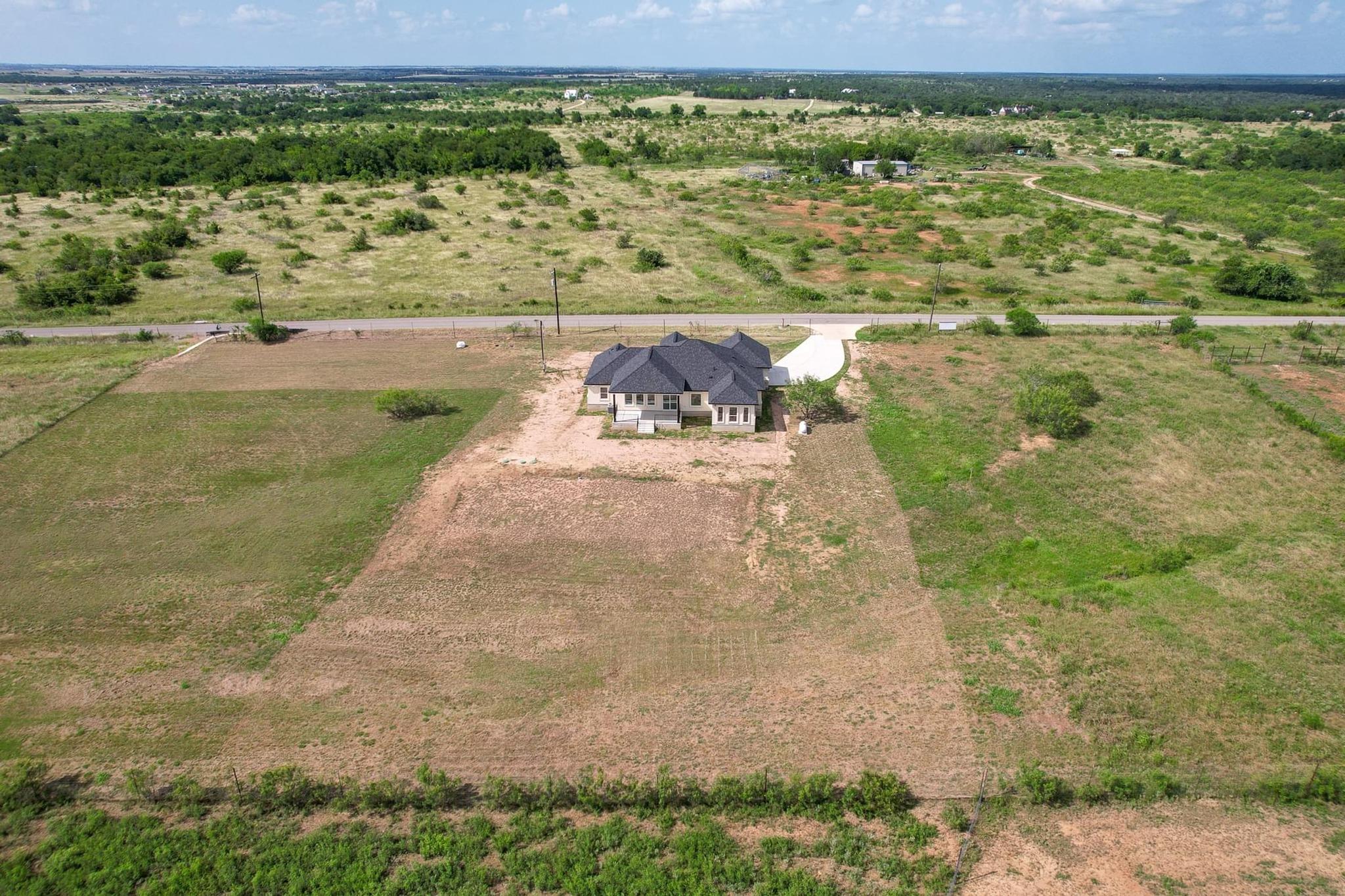 1136 Country Road 484 Rd, Elgin, TX 78621