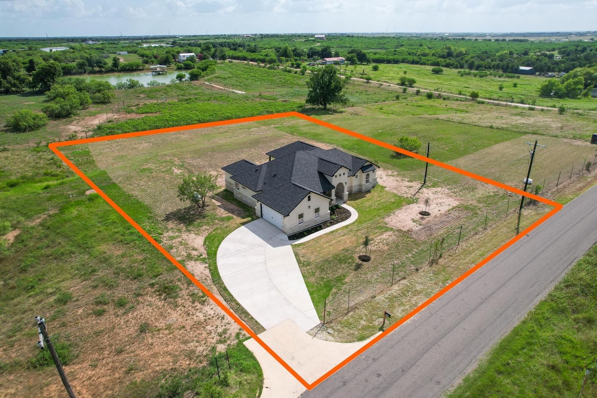 1136 Country Road 484 Rd, Elgin, TX 78621