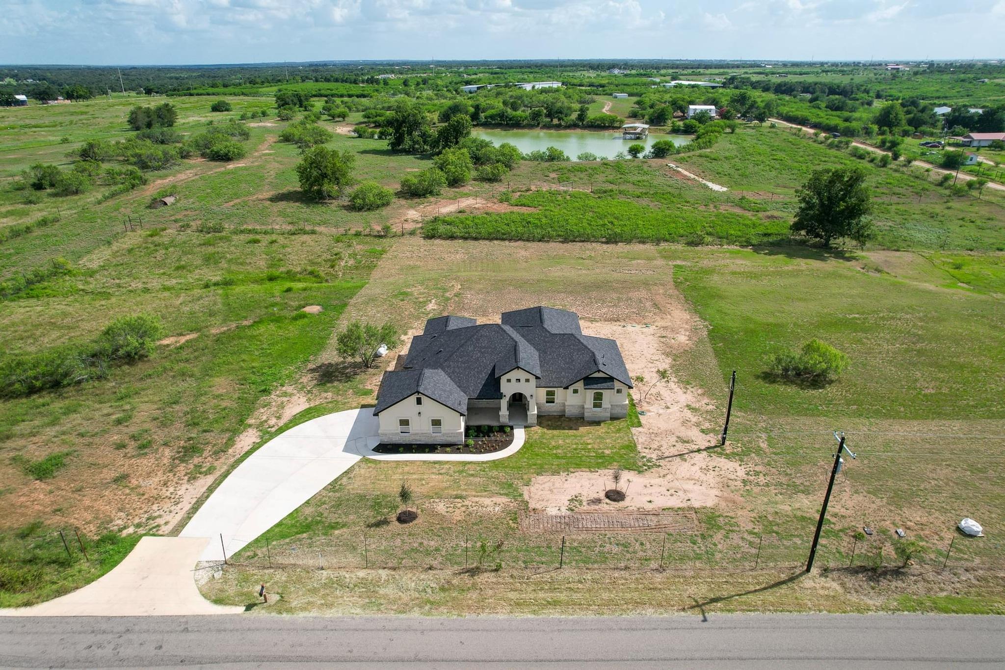 1136 Country Road 484 Rd, Elgin, TX 78621