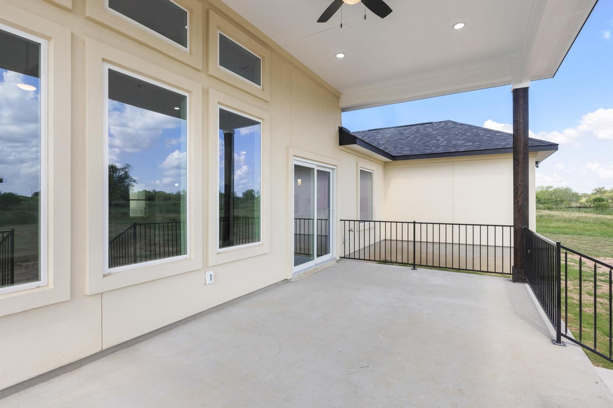 1136 Country Road 484 Rd, Elgin, TX 78621