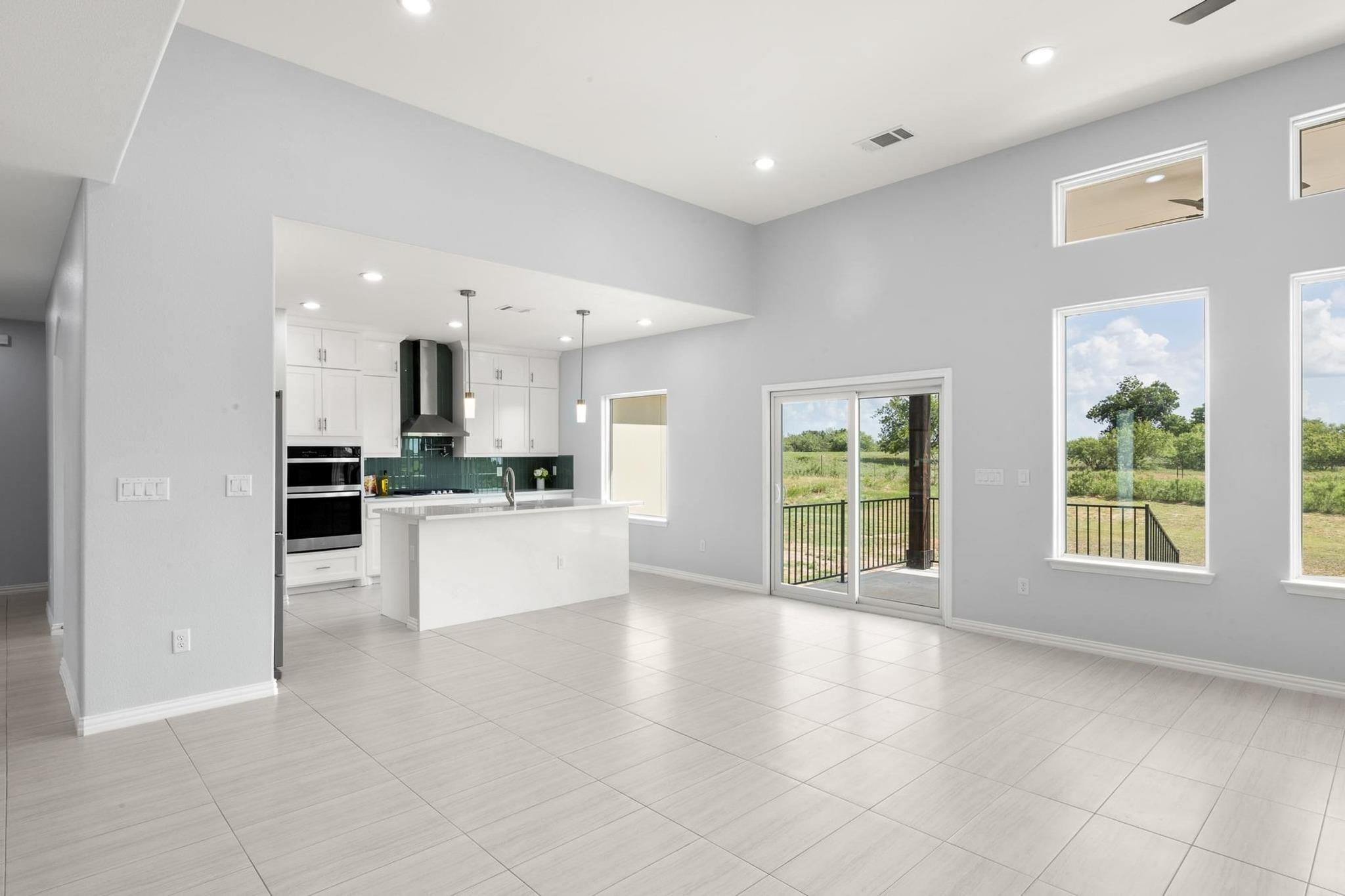 1136 Country Road 484 Rd, Elgin, TX 78621