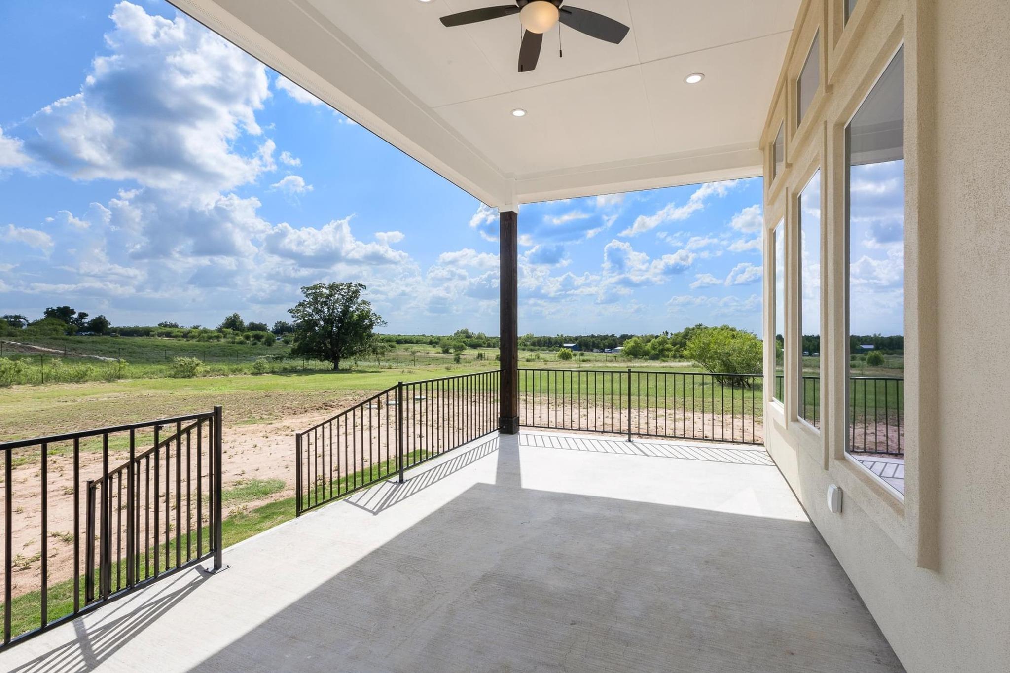 1136 Country Road 484 Rd, Elgin, TX 78621