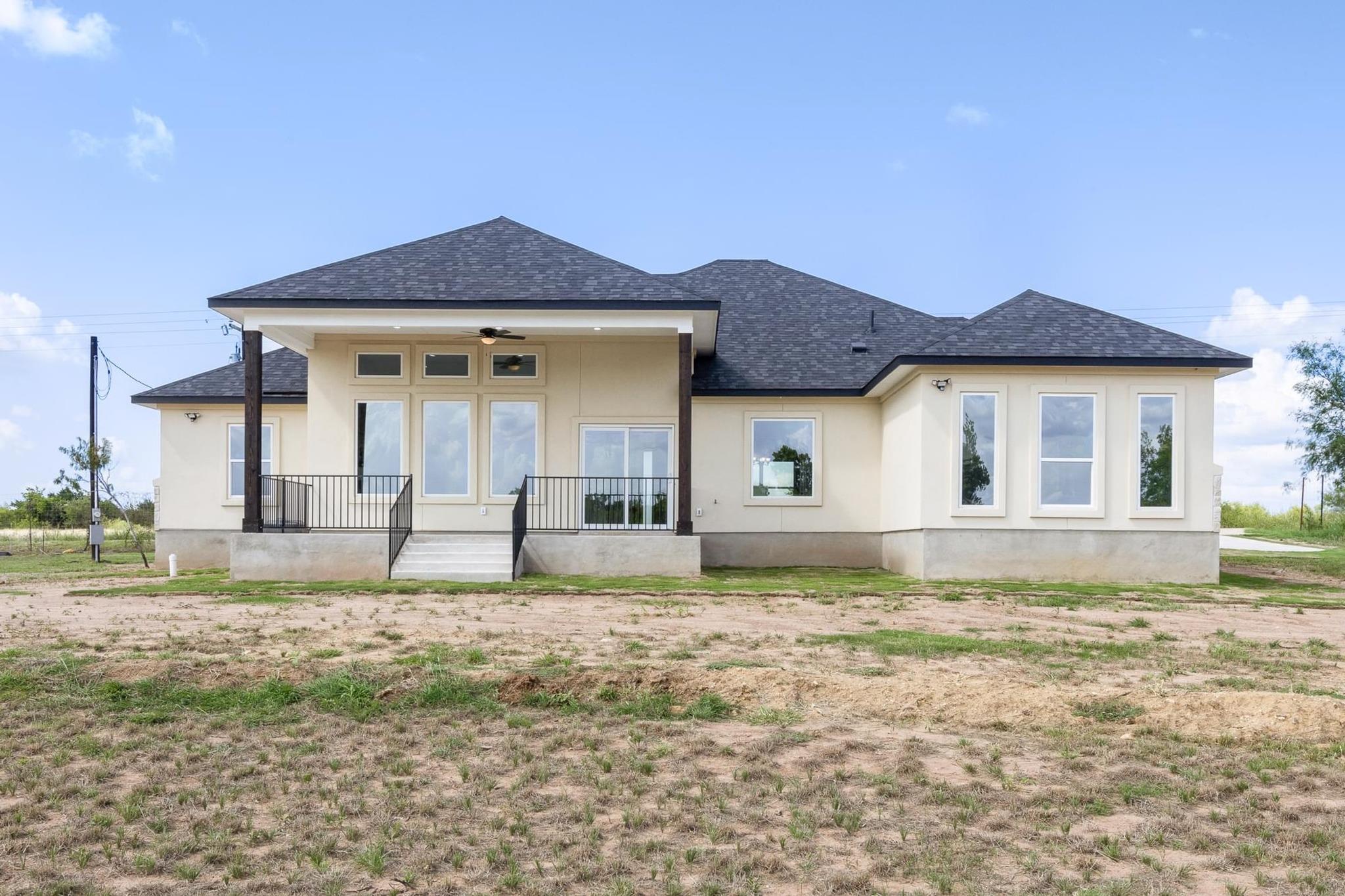 1136 Country Road 484 Rd, Elgin, TX 78621