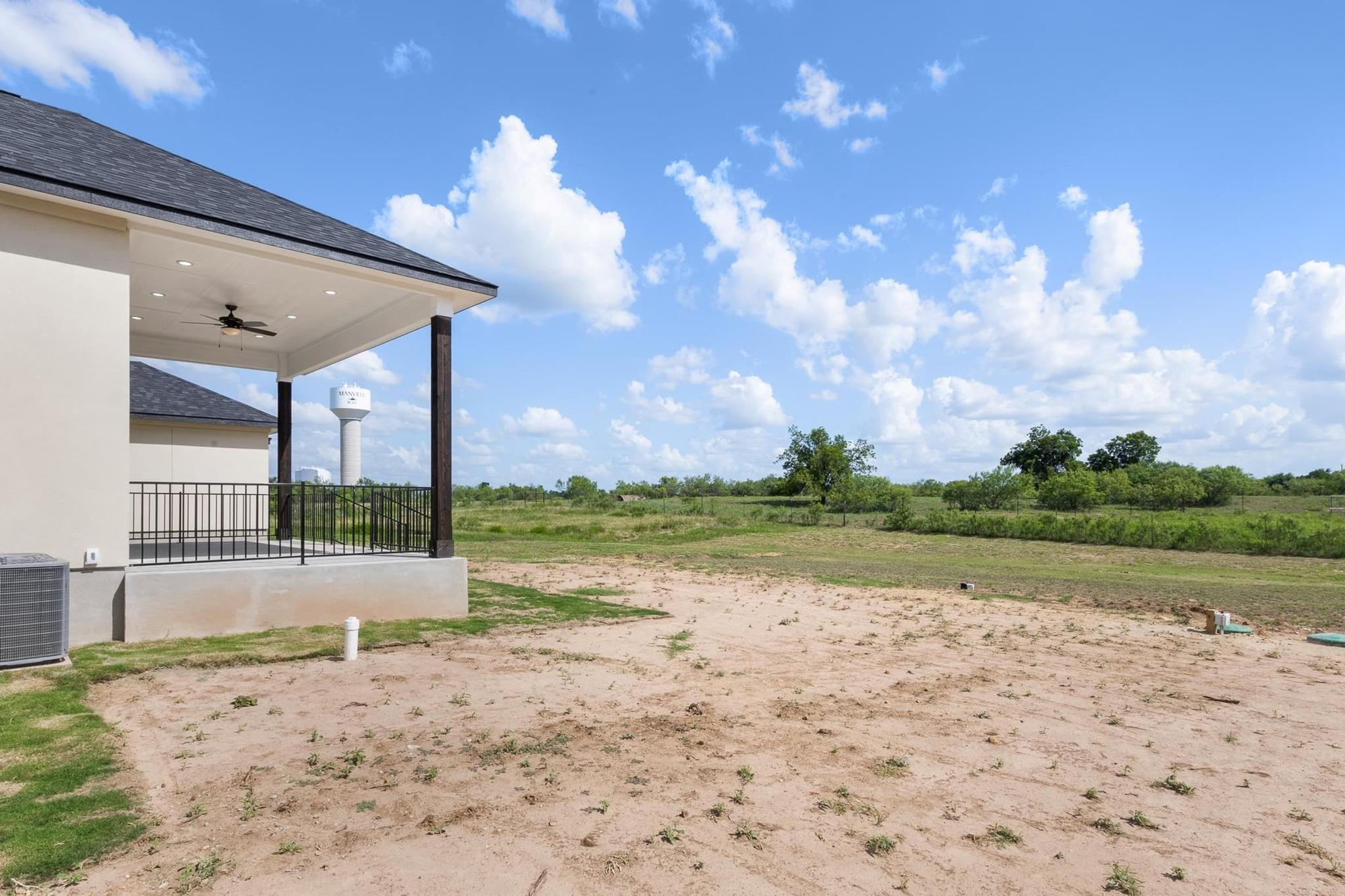 1136 Country Road 484 Rd, Elgin, TX 78621