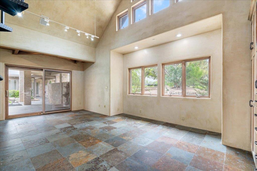 24736 Travis Lakeside Cv, Spicewood, TX 78669