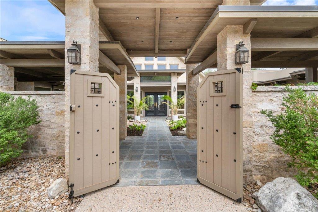 24736 Travis Lakeside Cv, Spicewood, TX 78669