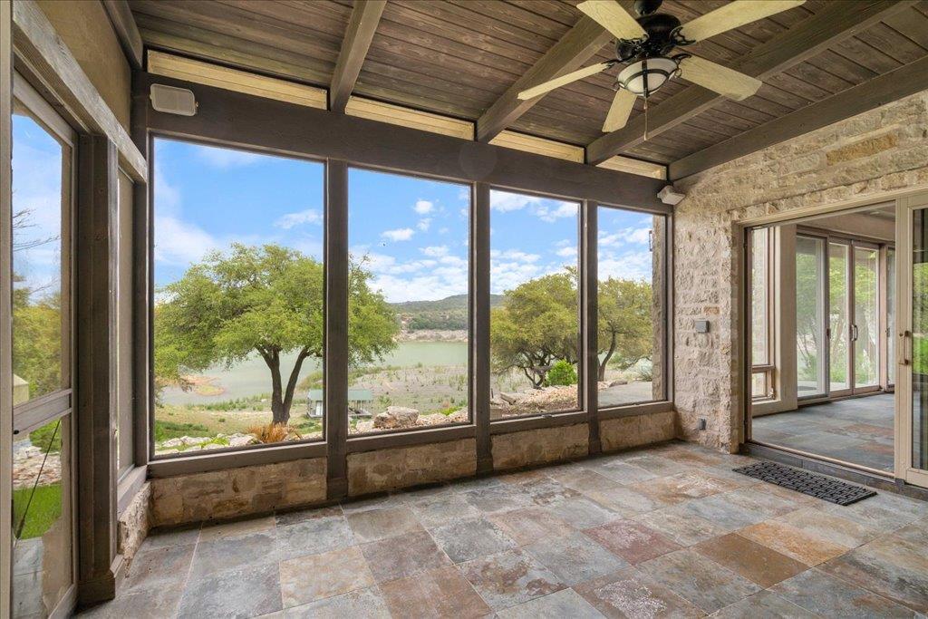24736 Travis Lakeside Cv, Spicewood, TX 78669