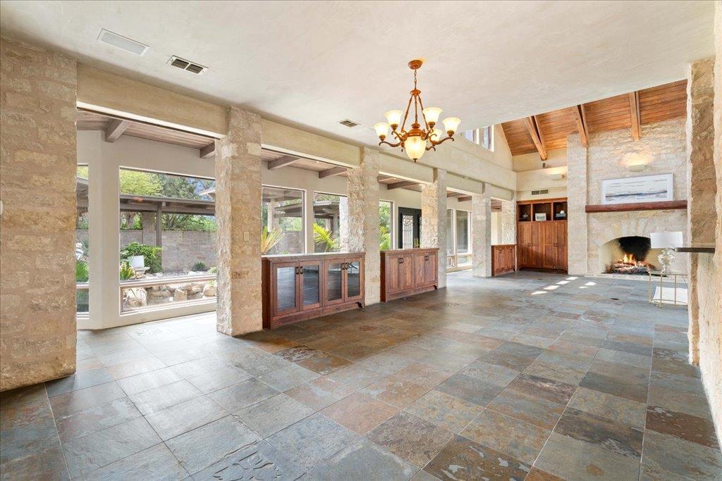 24736 Travis Lakeside Cv, Spicewood, TX 78669