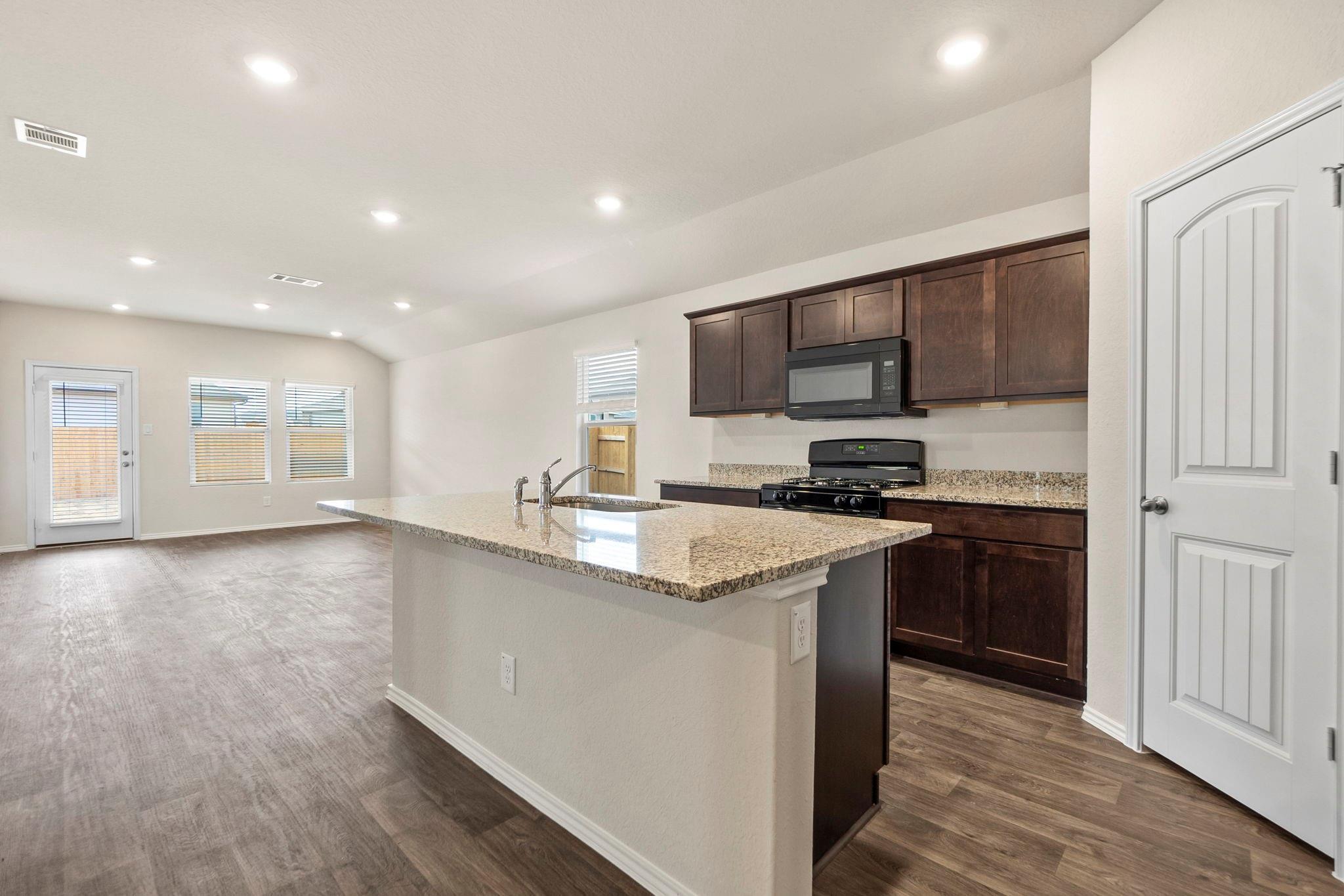 128 Shimmering Cv, San Marcos, TX 78666