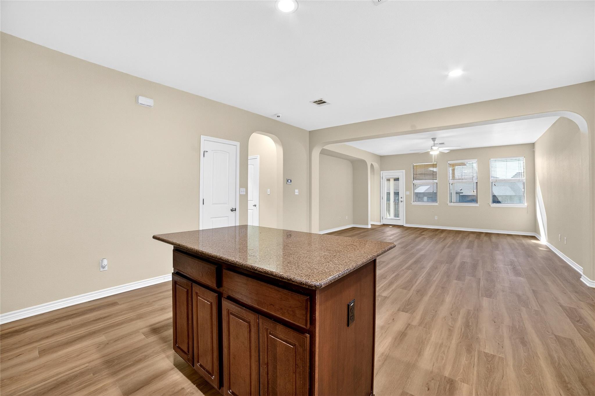 1090 Sussex Way, Round Rock, TX 78665