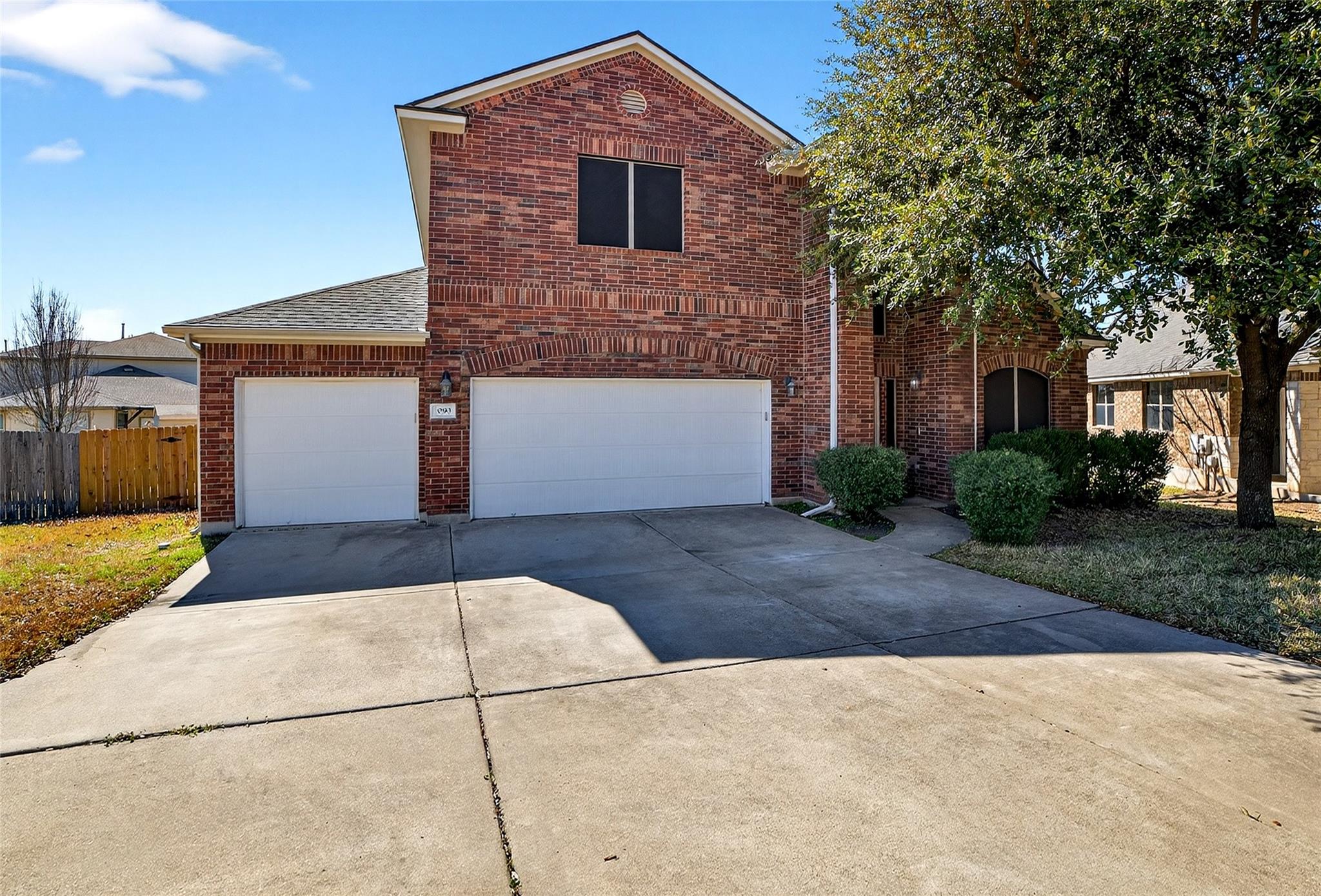 1090 Sussex Way, Round Rock, TX 78665