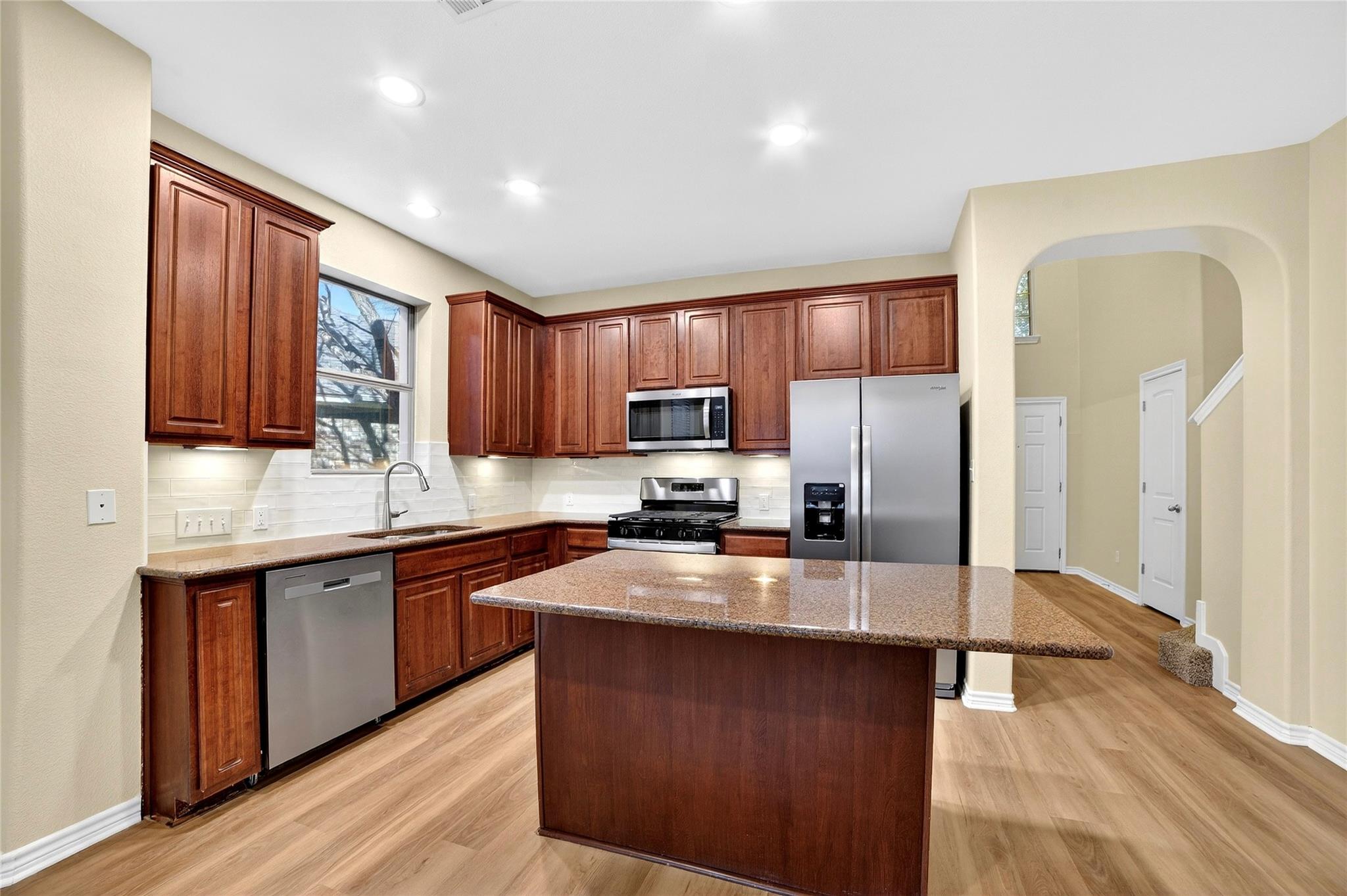 1090 Sussex Way, Round Rock, TX 78665