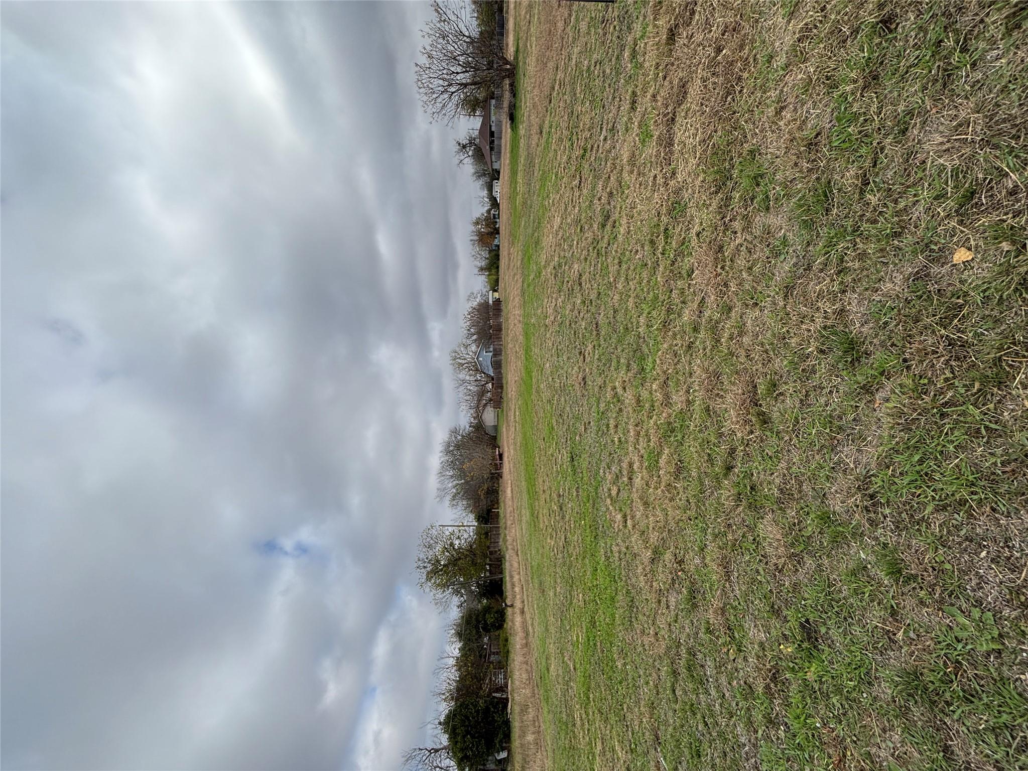 1302 Frink St, Taylor, TX 76574