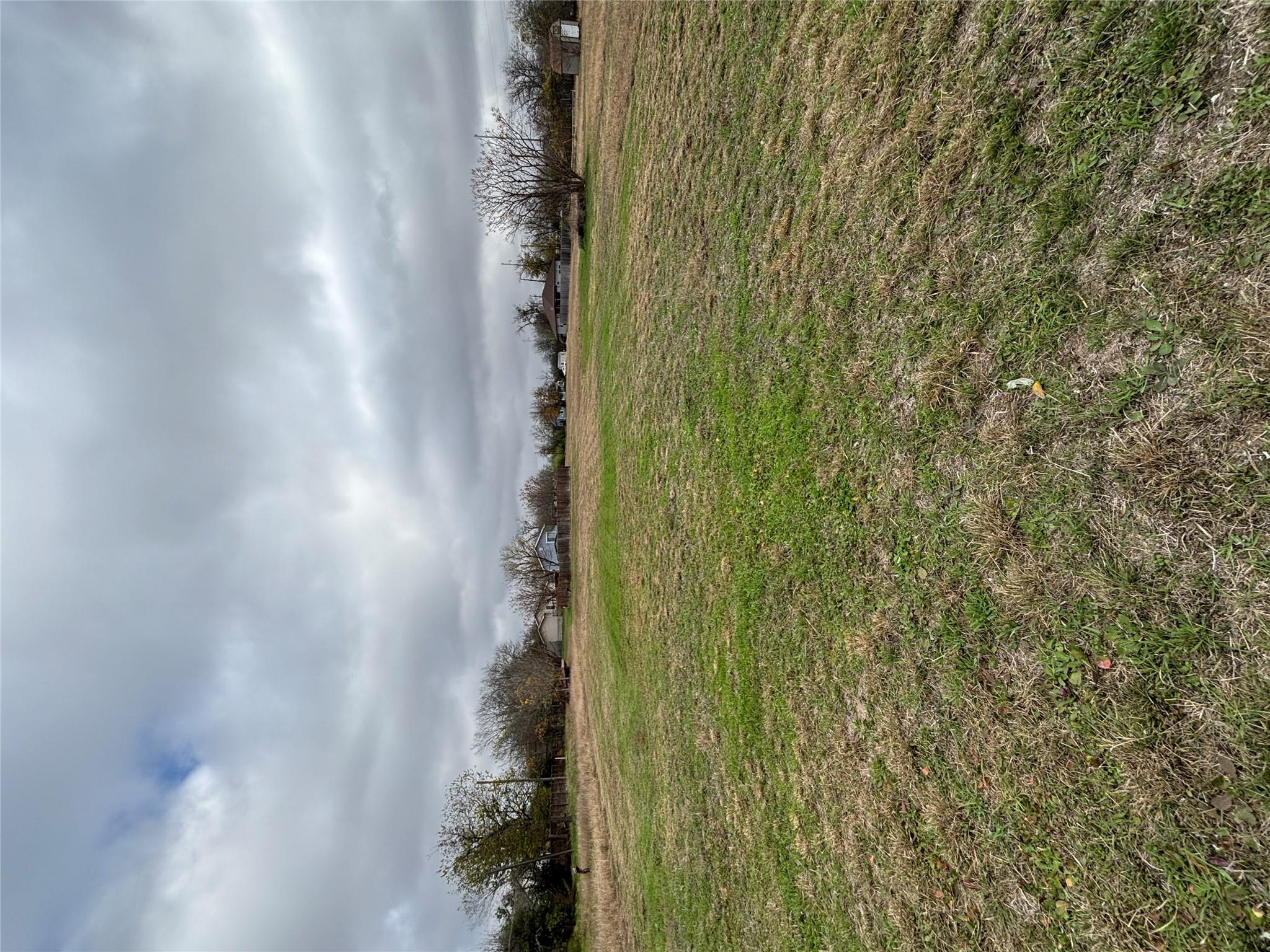 1302 Frink St, Taylor, TX 76574