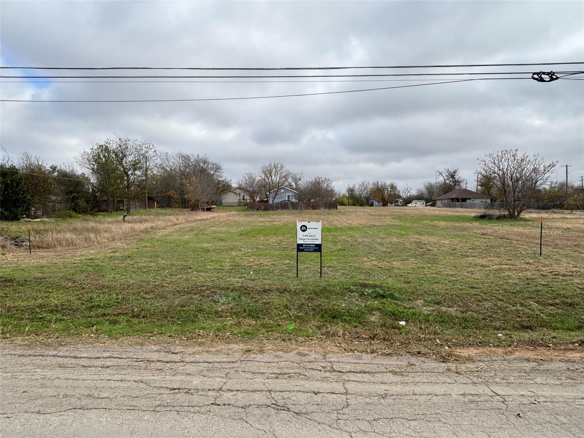 1302 Frink St, Taylor, TX 76574