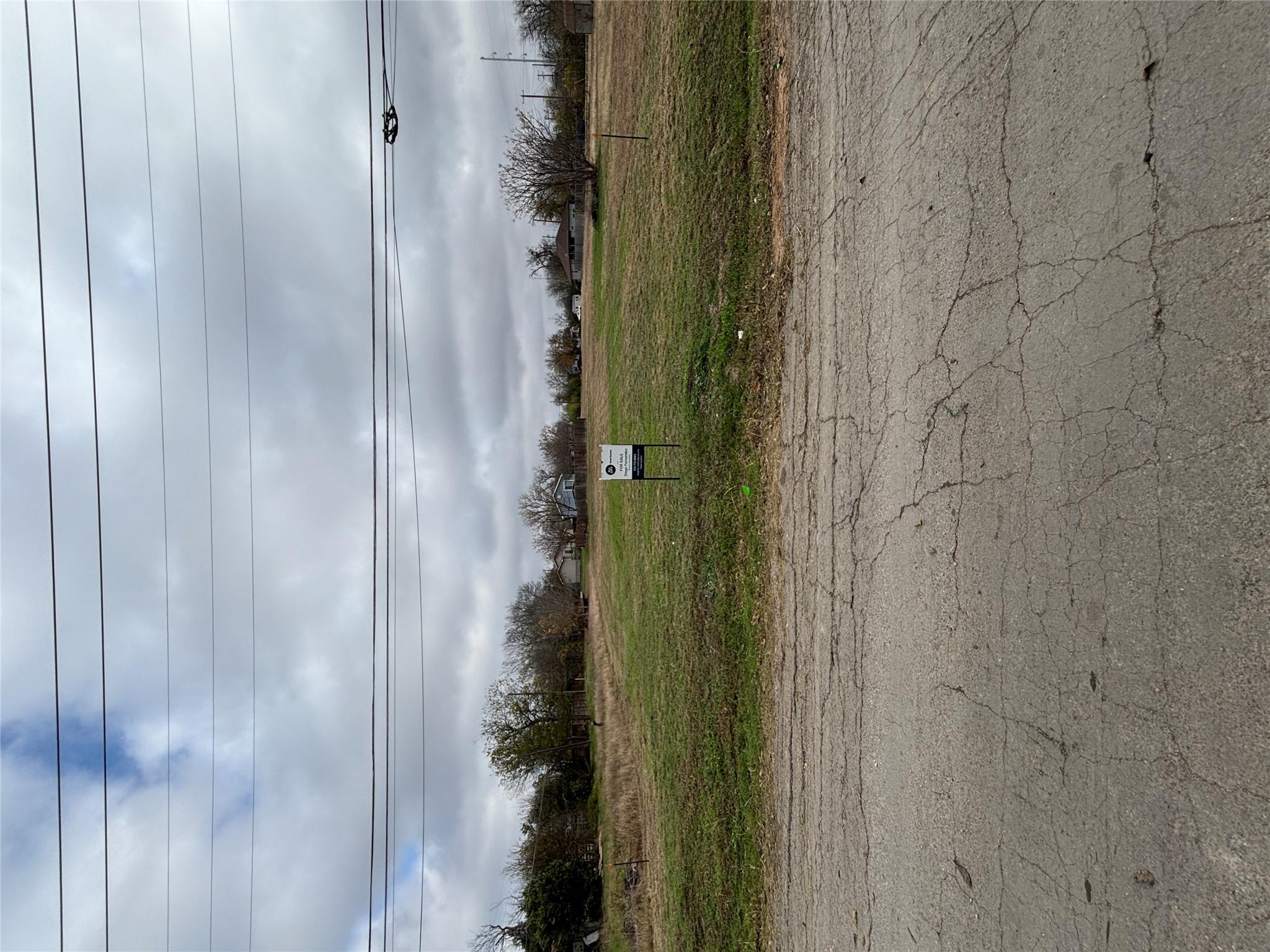 1302 Frink St, Taylor, TX 76574