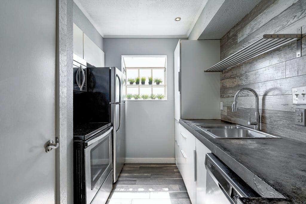 6903 Deatonhill Dr # 16, Austin, TX 78745