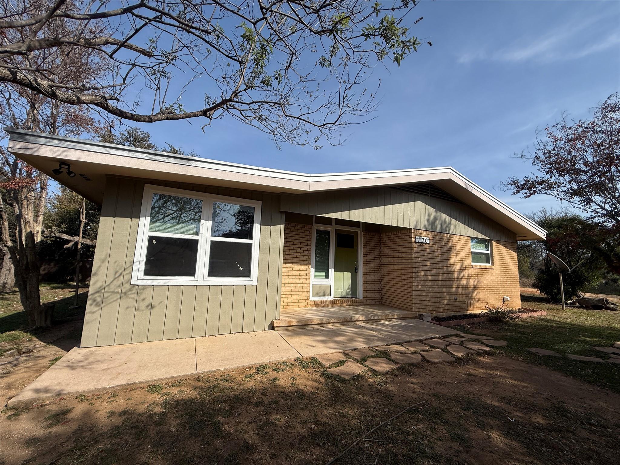 176 W Sweetbriar Dr, Marble Falls, TX 78654