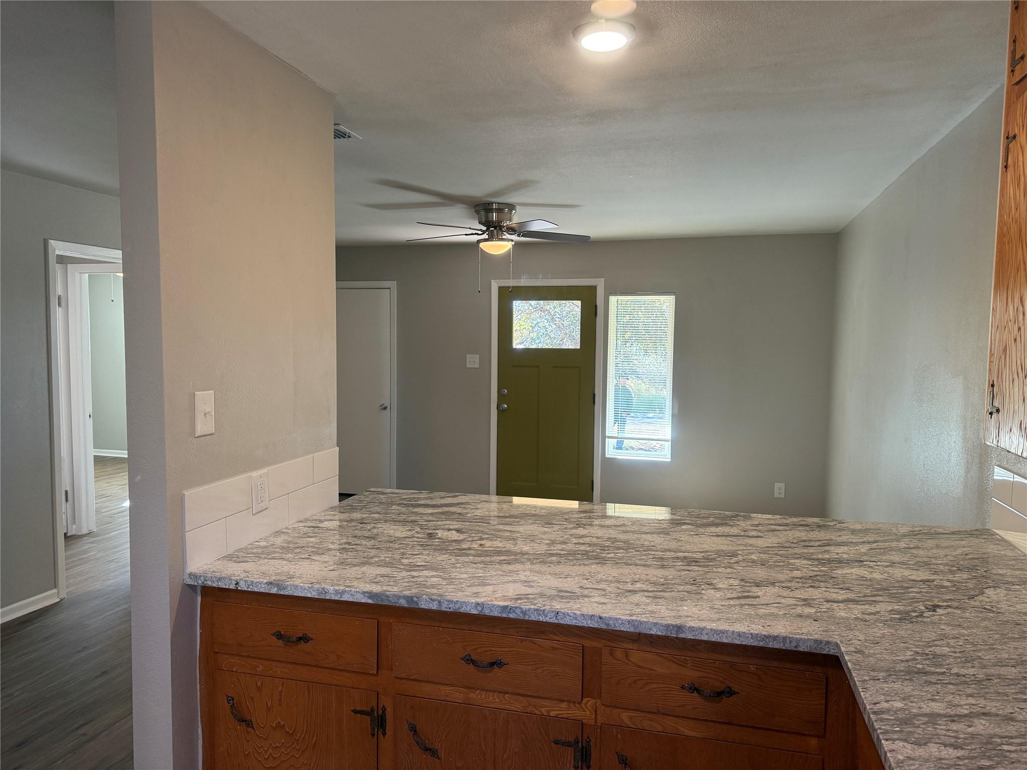 176 W Sweetbriar Dr, Marble Falls, TX 78654