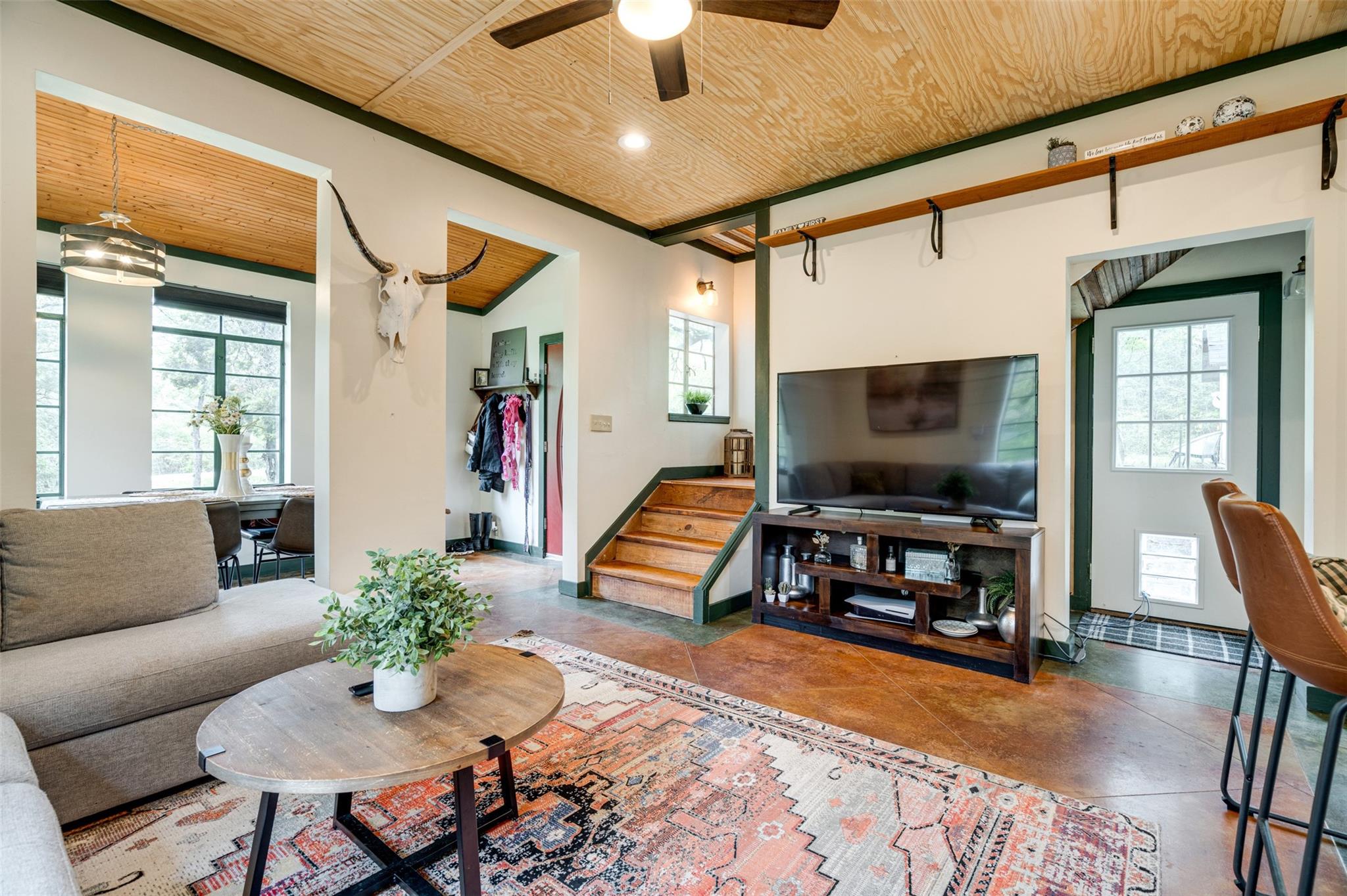 112 Boulder Ln, Manor, TX 78653