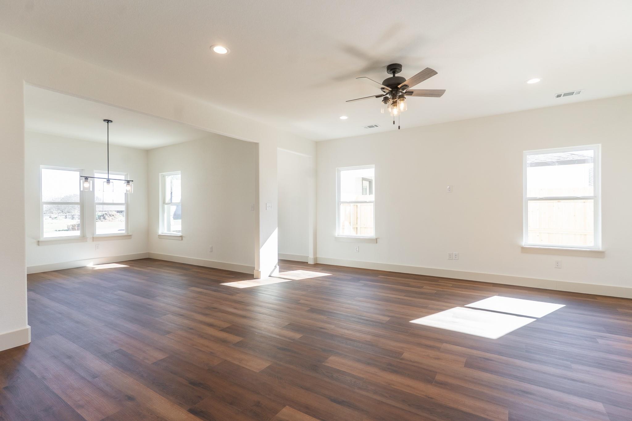 315 String Prairie Way, Smithville, TX 78957