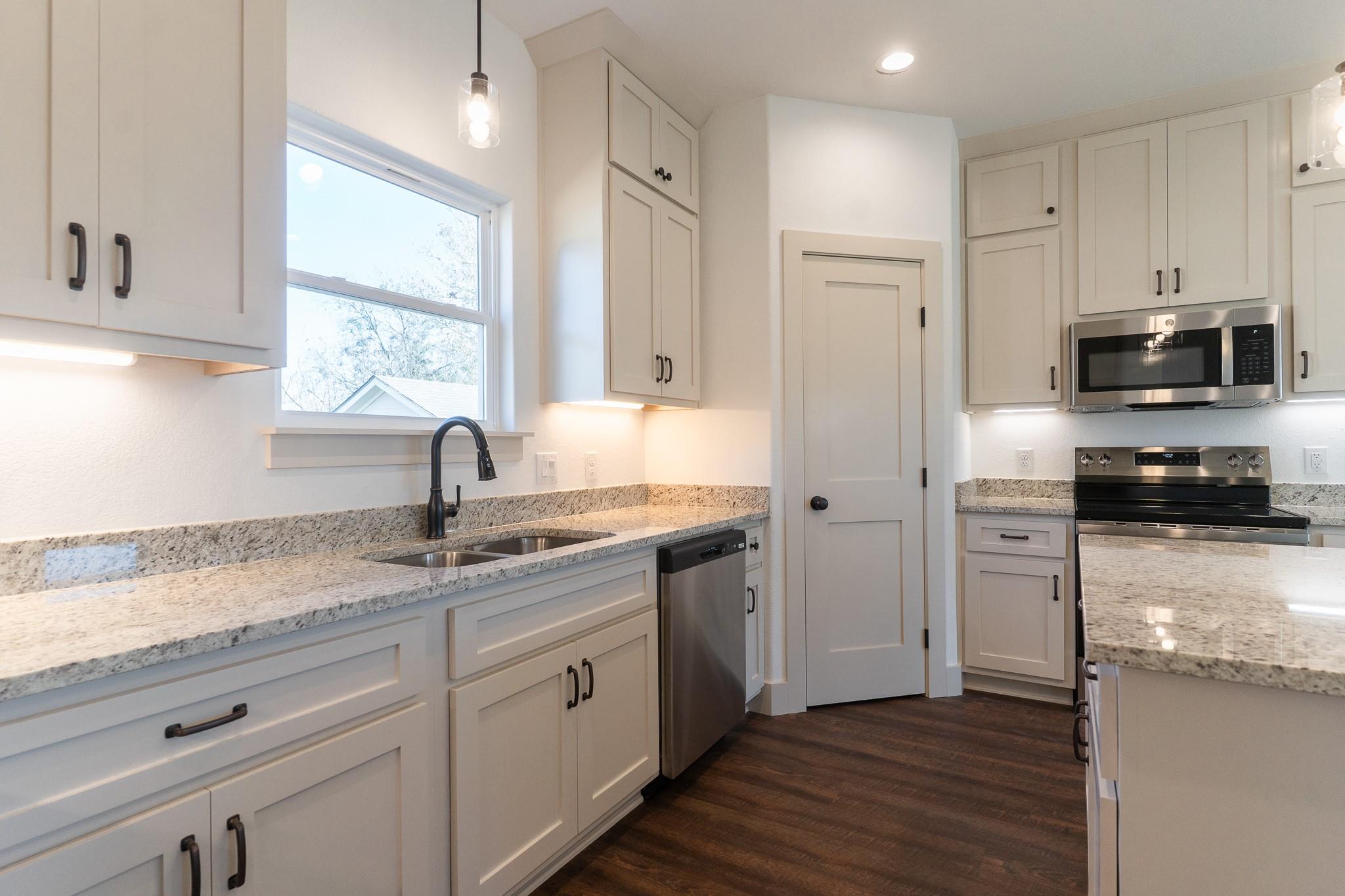 302 String Prairie Way, Smithville, TX 78957