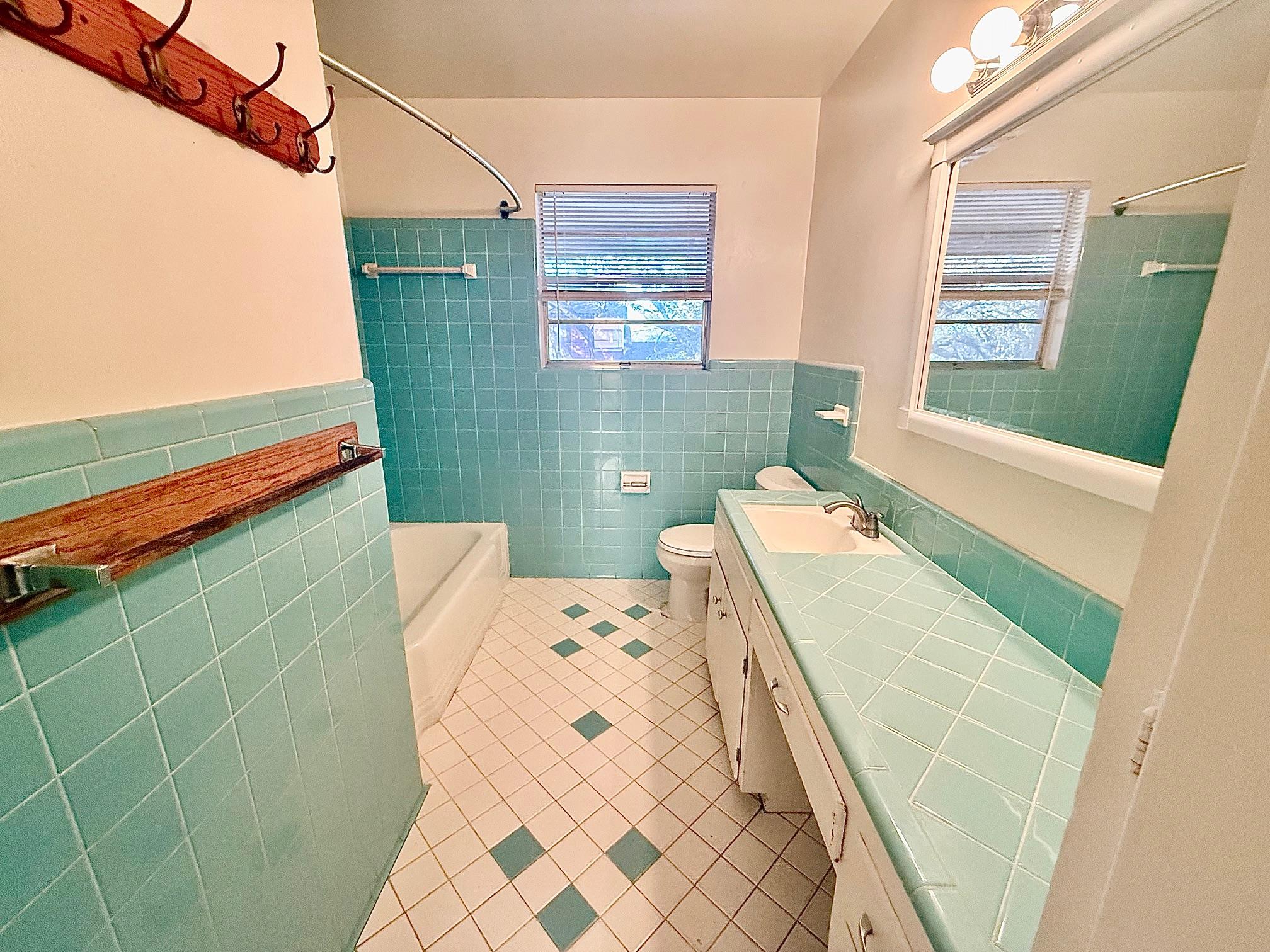 2411 S 5th St # 6, Austin, TX 78704