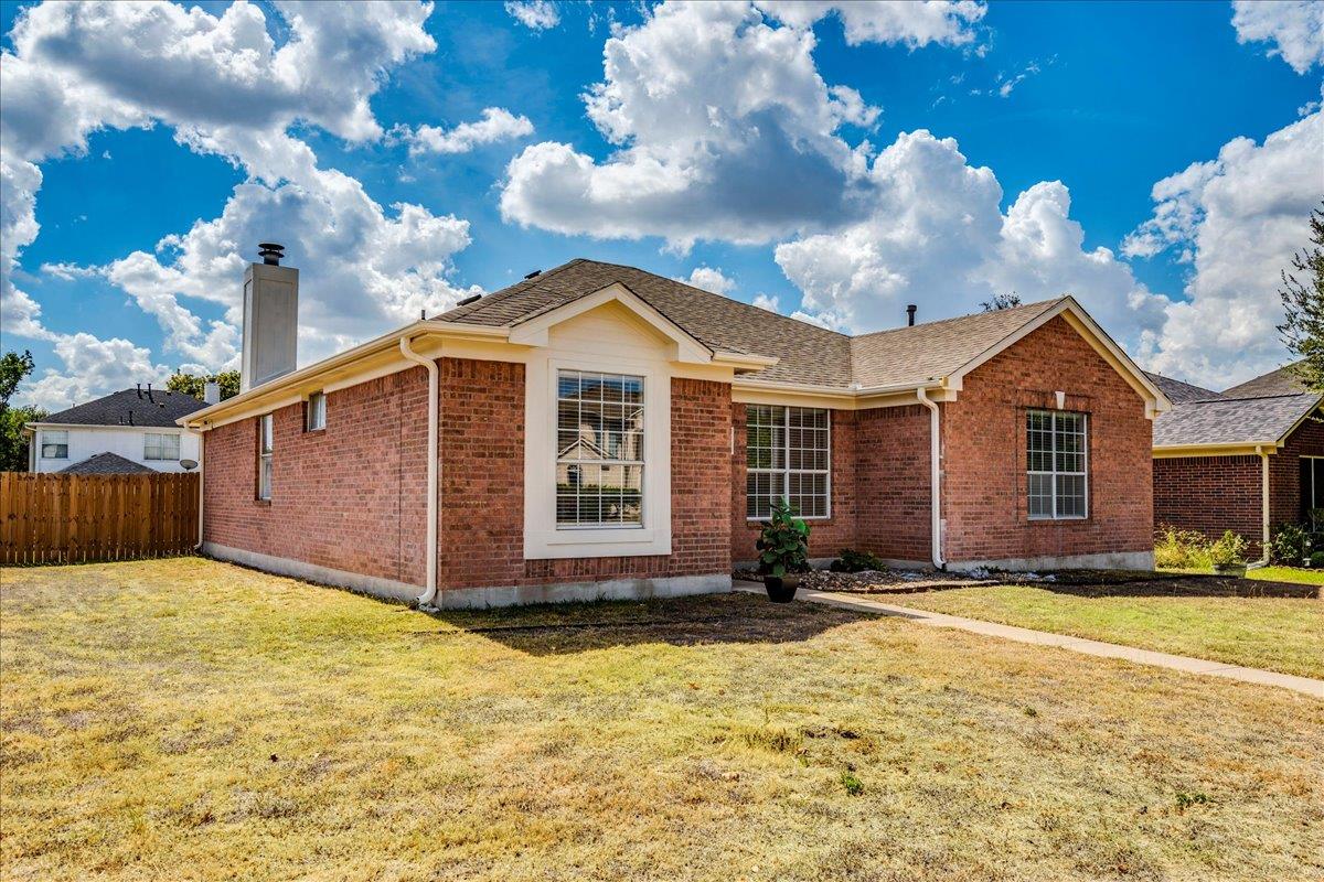 1021 Black Locust Dr W, Pflugerville, TX 78660