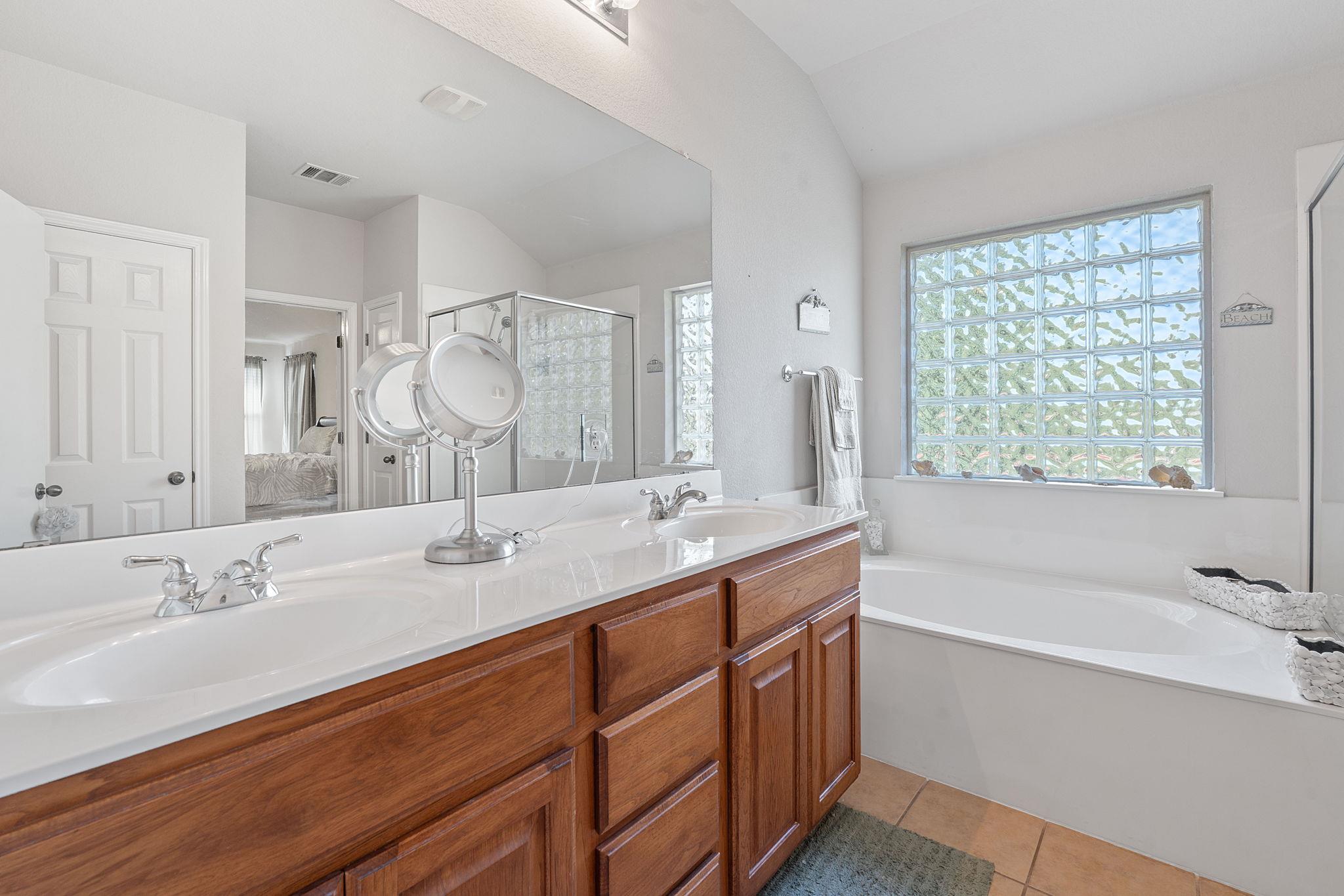 1024 Portchester Castle Path, Pflugerville, TX 78660