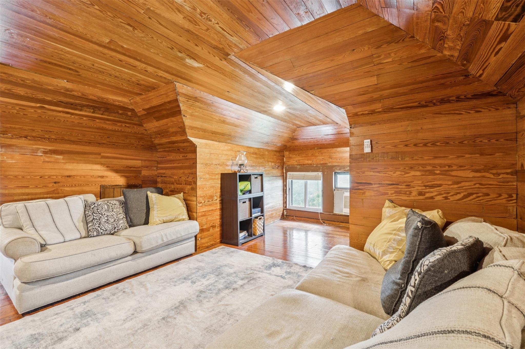 1004 Mitchell St, Gonzales, TX 78629