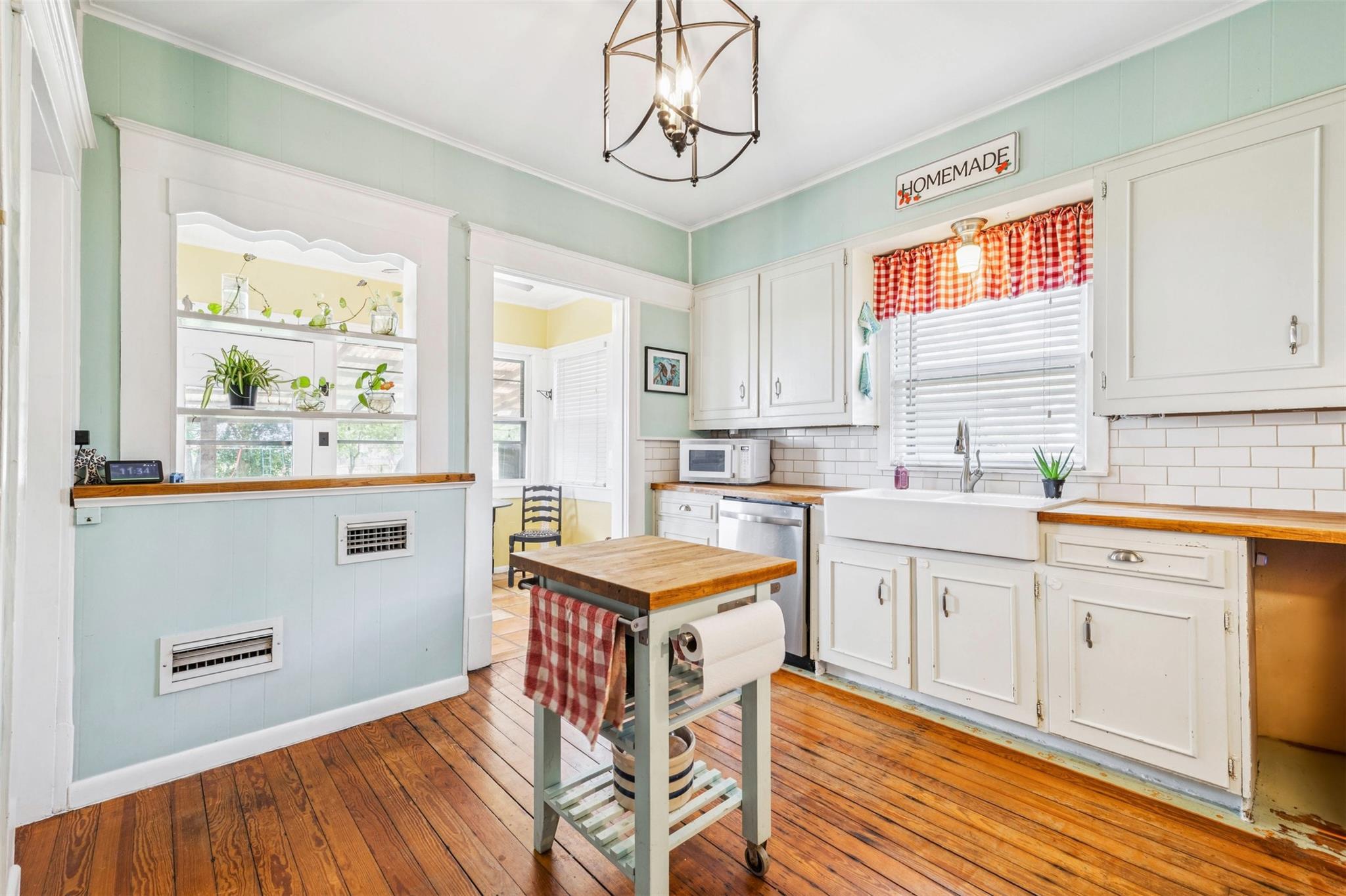 1004 Mitchell St, Gonzales, TX 78629