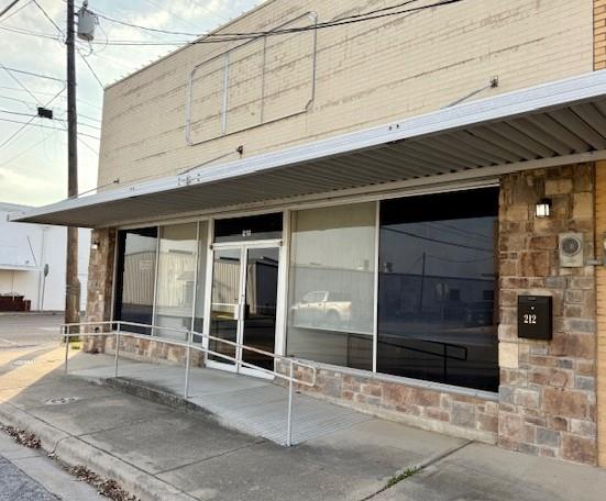 212 S Houston Ave, Cameron, TX 76520