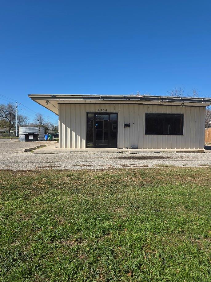 2204 N Austin St, Seguin, TX 78155