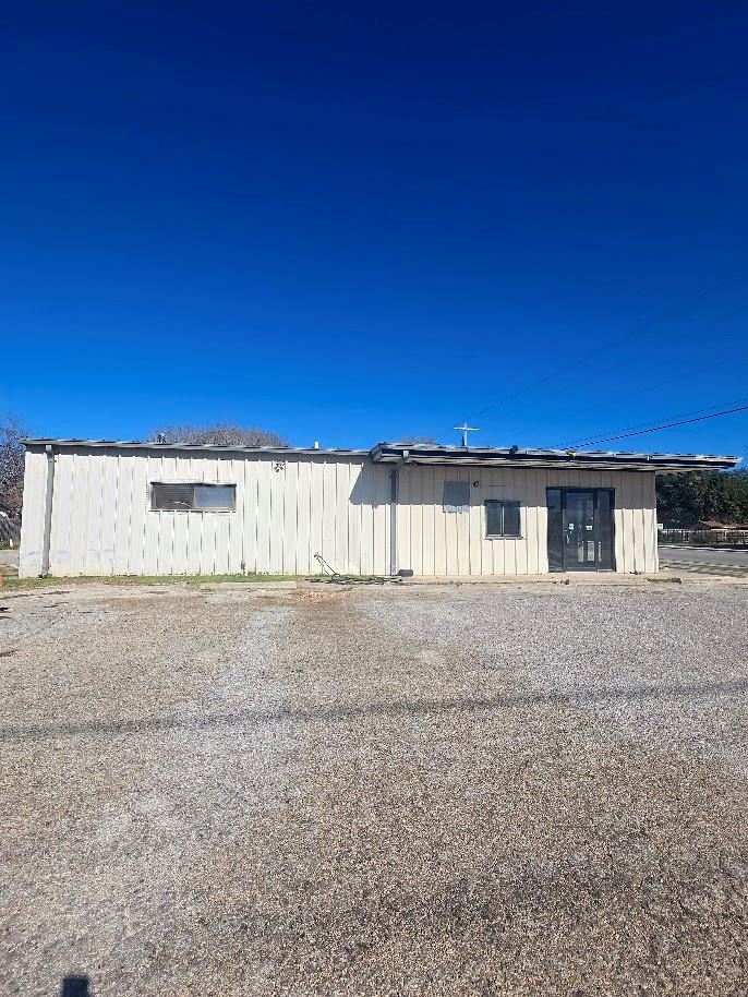 2204 N Austin St, Seguin, TX 78155