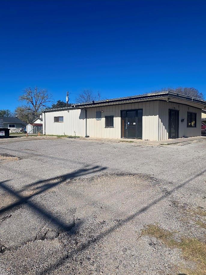 2204 N Austin St, Seguin, TX 78155