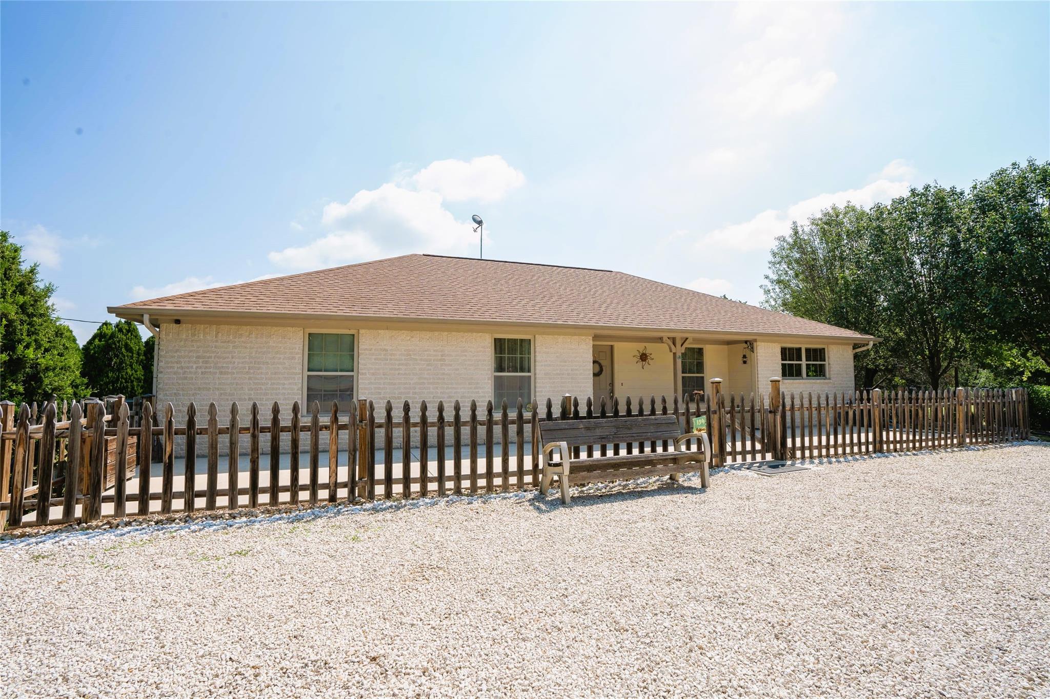 194 Rabbit Trl, Dale, TX 78616