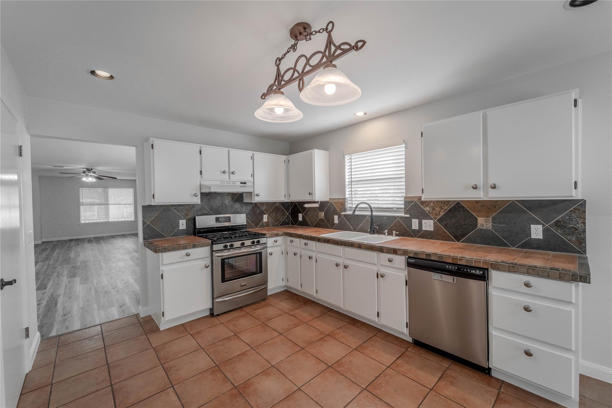 1909 Summer Rain Dr, Cedar Park, TX 78613