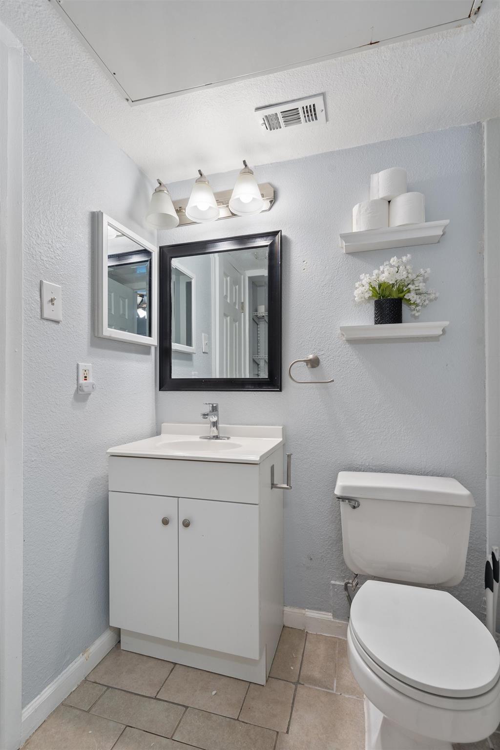 1840 Burton Dr # 131, Austin, TX 78741