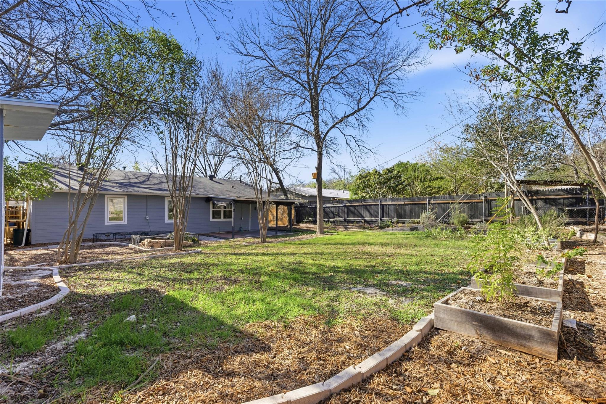 404 Seminole Dr, Austin, TX 78745