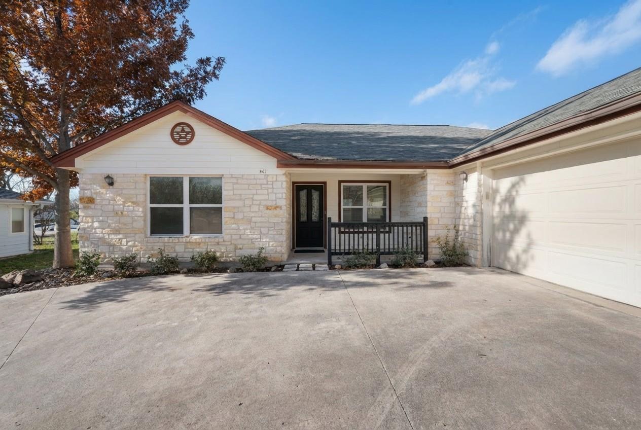 143 Boulder Dr, Kingsland, TX 78639