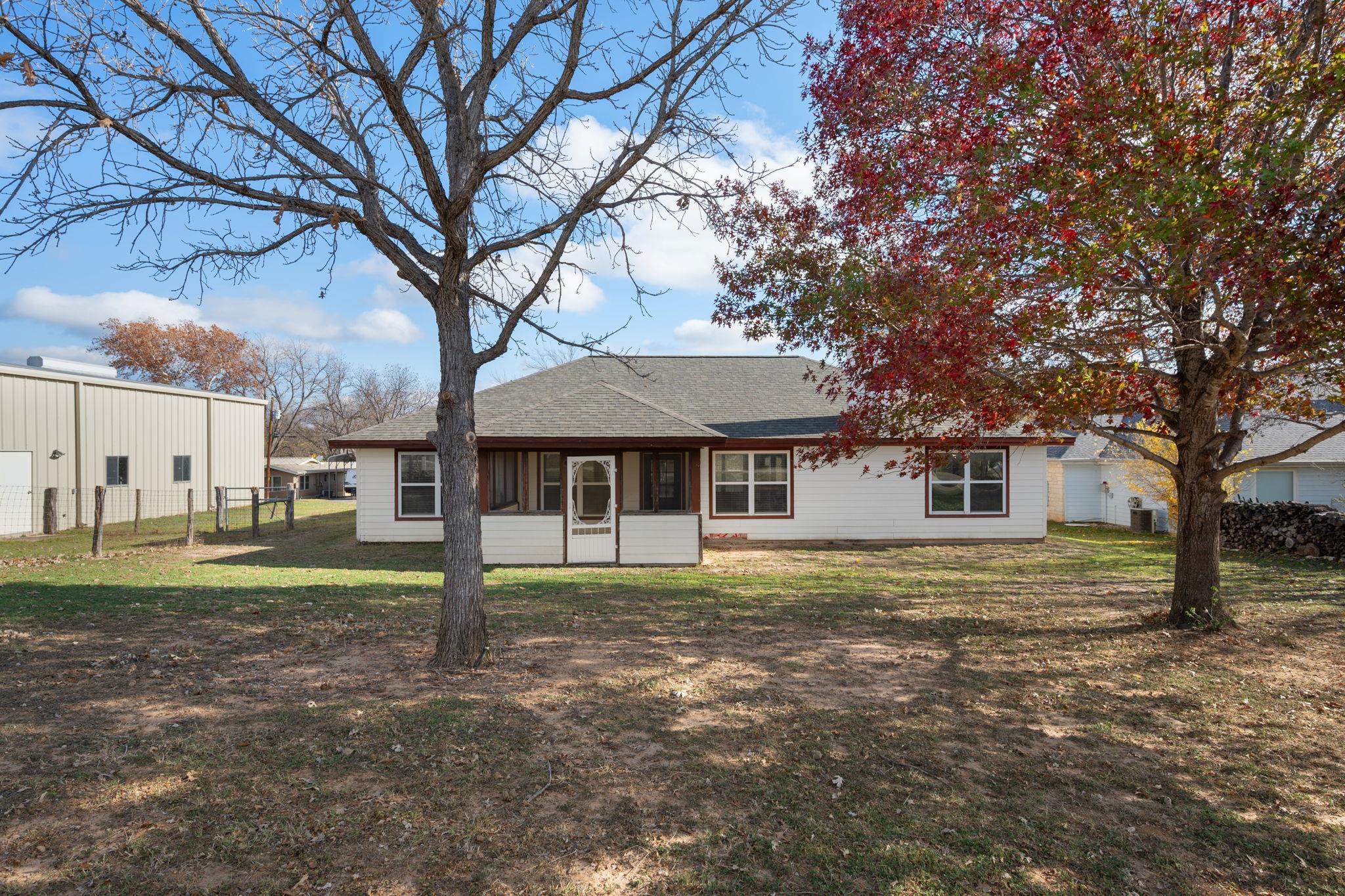 143 Boulder Dr, Kingsland, TX 78639