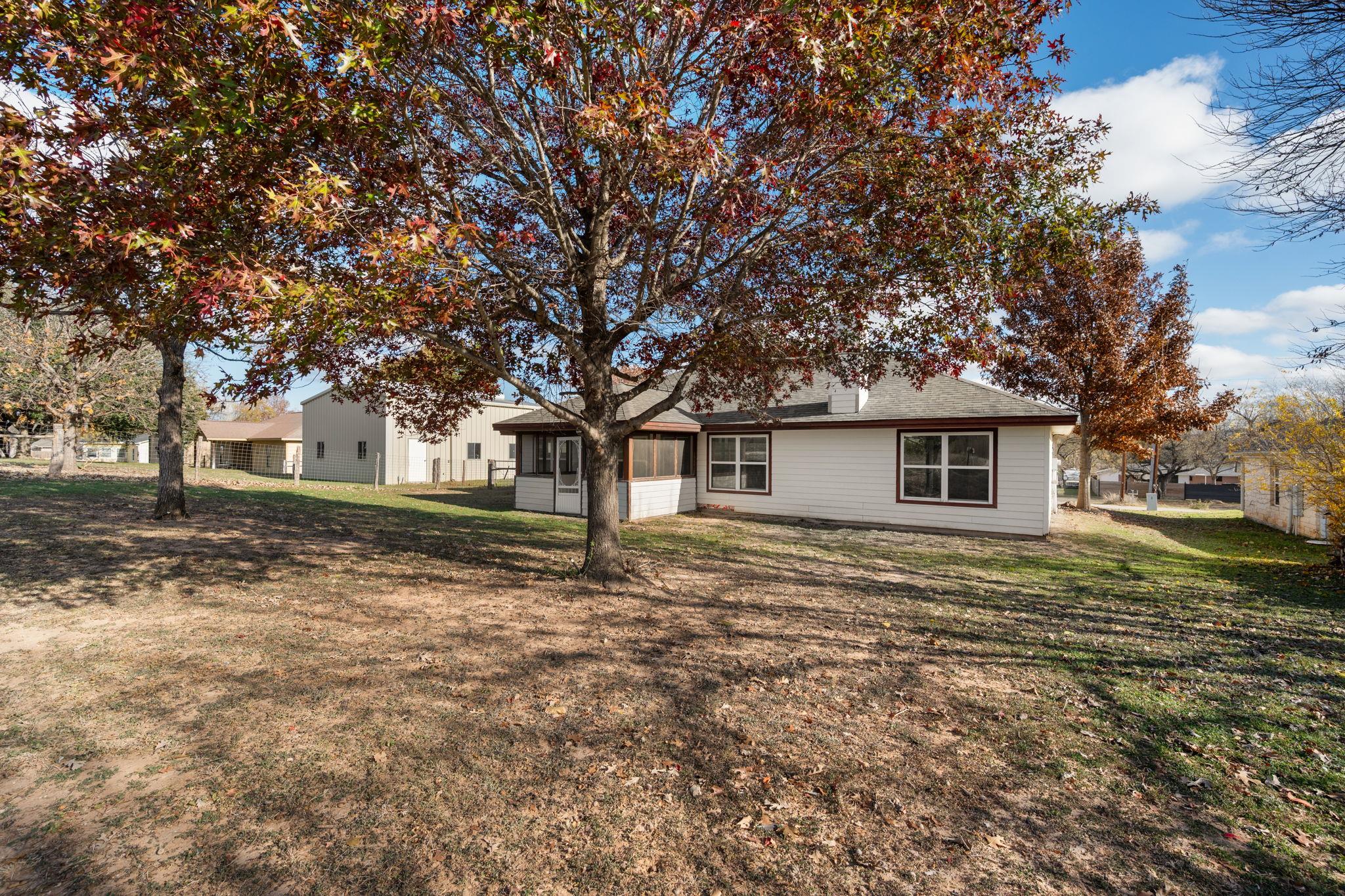 143 Boulder Dr, Kingsland, TX 78639