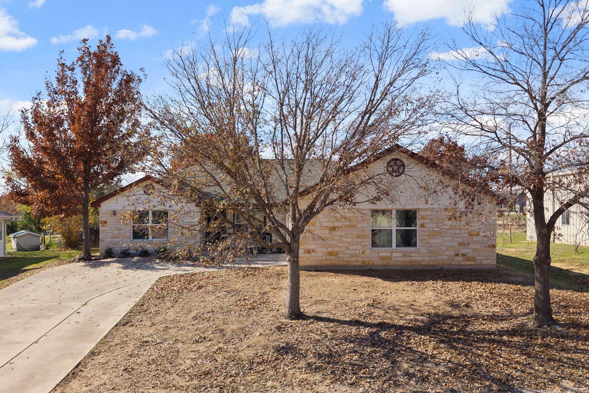 143 Boulder Dr, Kingsland, TX 78639