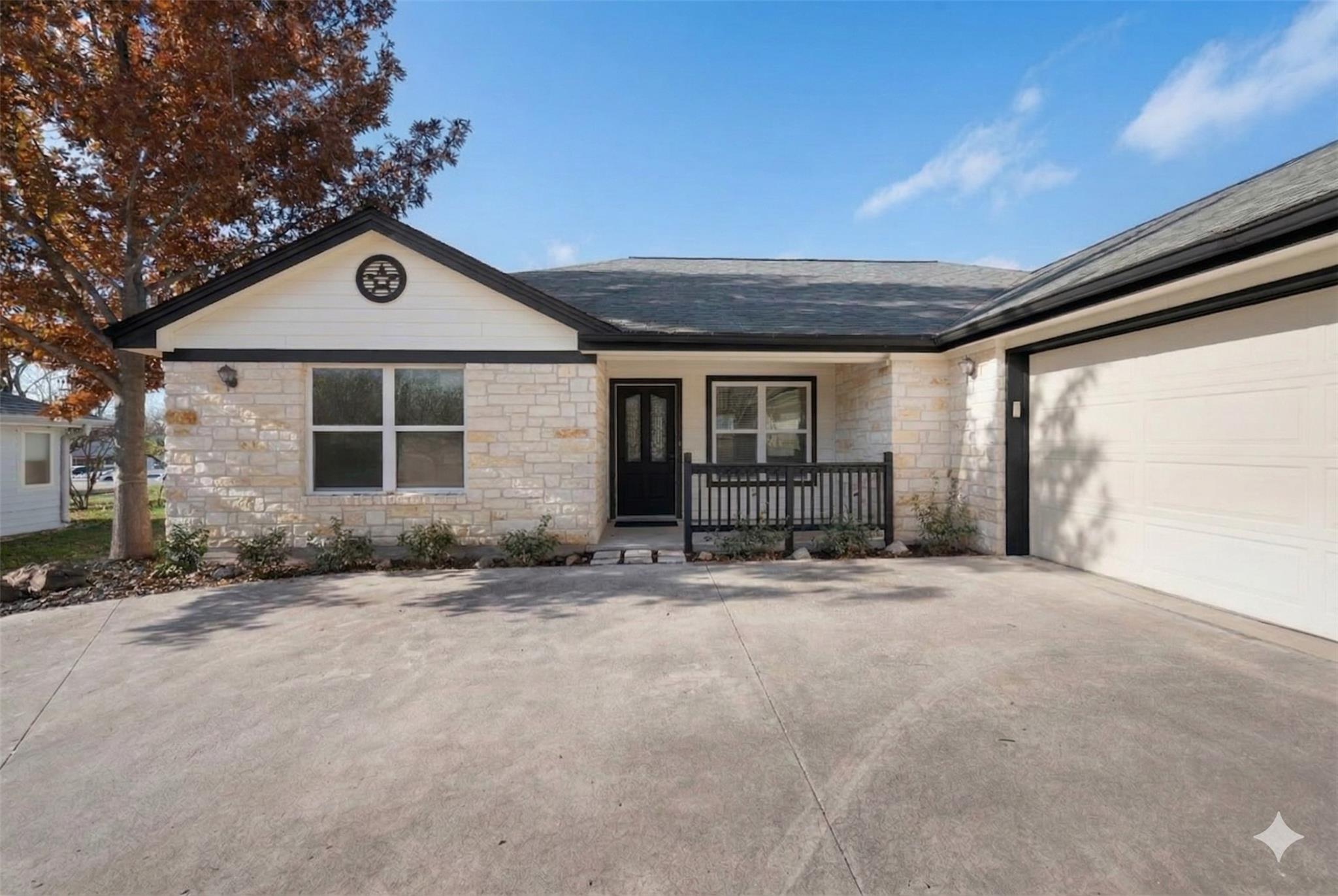 143 Boulder Dr, Kingsland, TX 78639